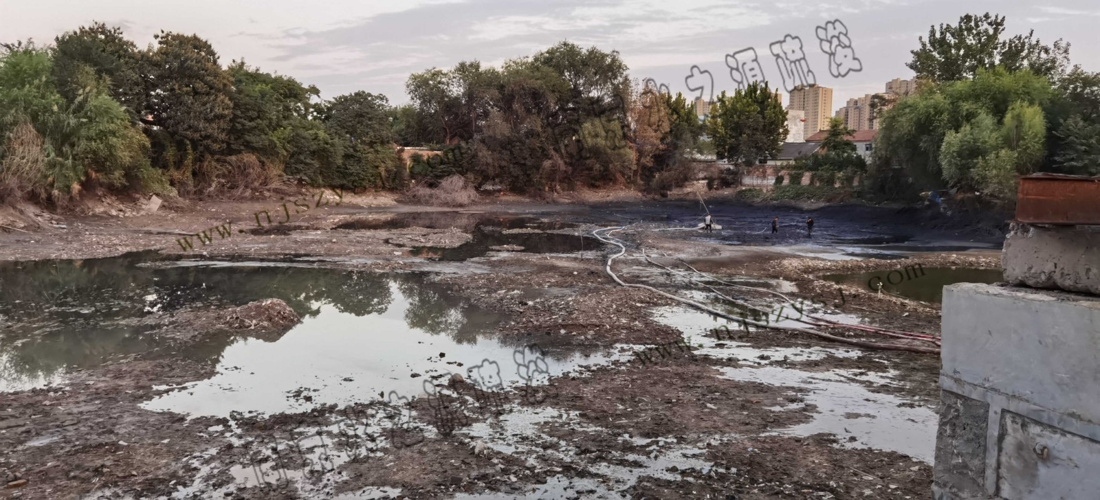 水力冲挖施工.jpg 水力冲挖施工.jpg