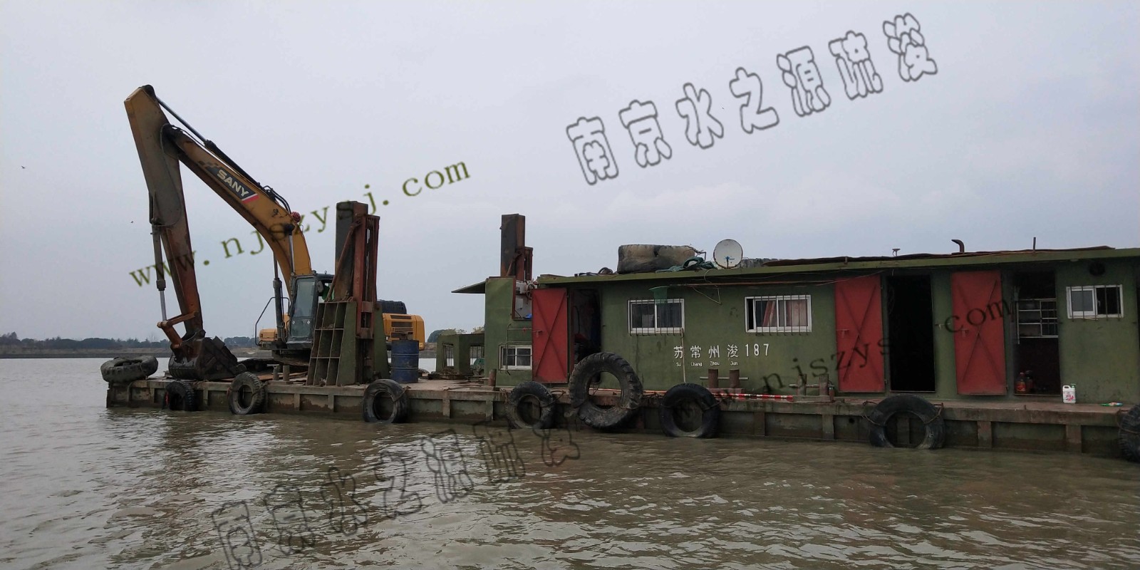 反铲式挖泥船6.jpg 反铲式挖泥船6.jpg