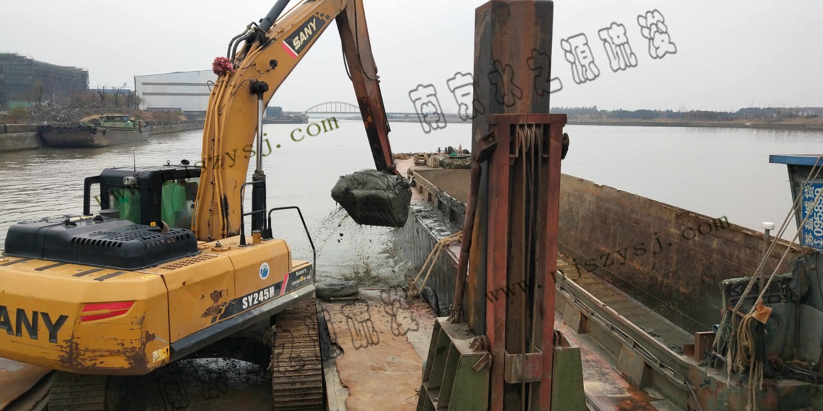 1挖泥施工8.jpg 1挖泥施工8.jpg